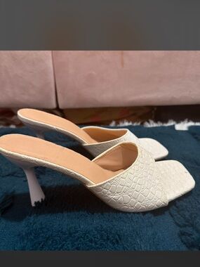 White Croc-Texture Square Toe Heel Mules